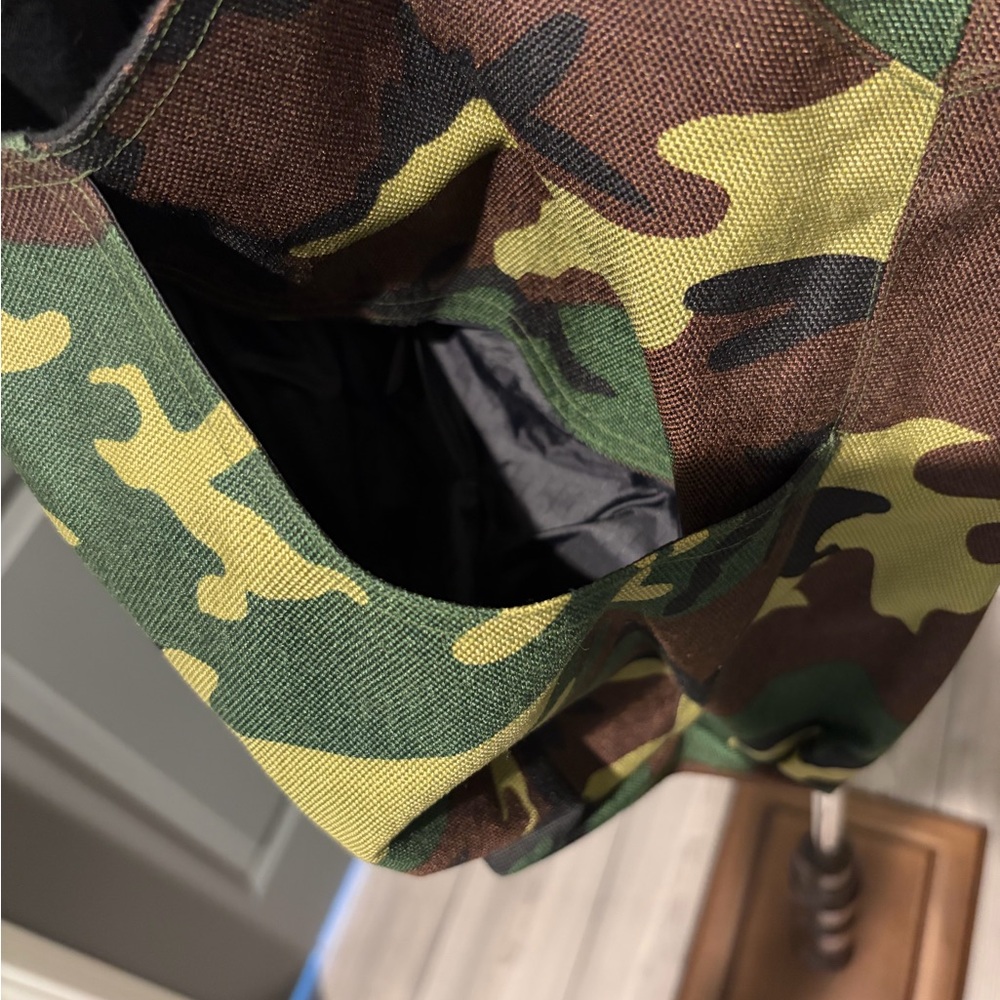 Camouflage Crossbody Sling Dog Bag - New Without Tags - Never Worn - Picture 2 of 3